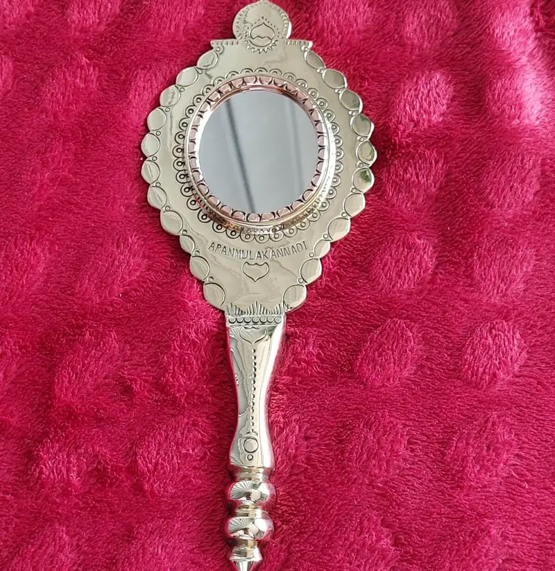 Aranmula Round Wall-Mounted Kannadi Mirror 1